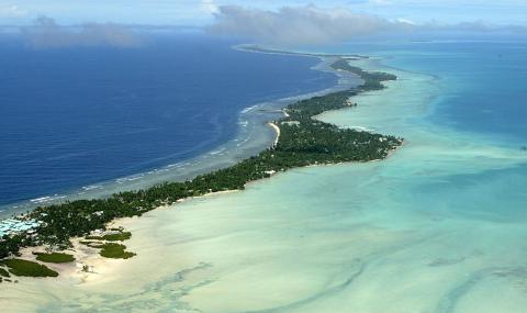 Изчезна ферибот с 50 души край Кирибати - 1