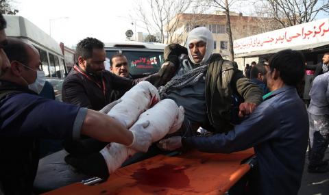 Най-малко 40 убити при мощен взрив в Кабул - 1