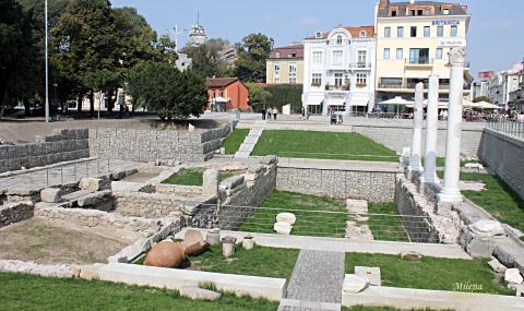 Пловдив: Действащ реновиран площад без Акт 16 - 1
