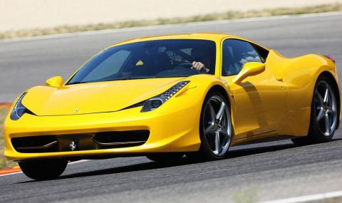 Британска компания предлага на 10-годишни да карат Ferrari или Lamborghini  - 1