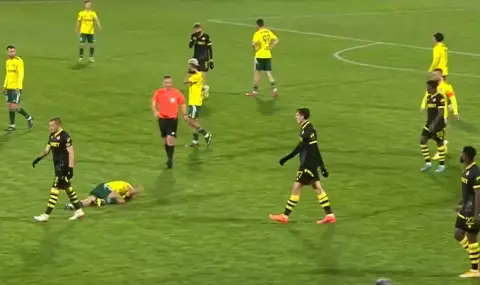 Ботев Пловдив триумфира на осветения "Дружба" - 1