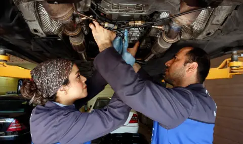 German auto parts supplier files for bankruptcy  - 1