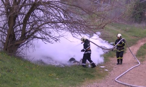 Запалиха се стари автомобилни гуми в депо в Монтана - 1