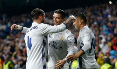 Реал (Мадрид) трупа точки на върха - 1