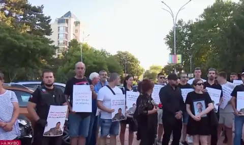Протест заради смъртта на фотограф, издъхнал след побой в Генерал Тошево - 1