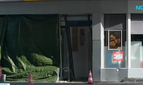 Автомобил се вряза в бензиностанция в Русе