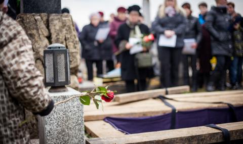 Италия забрани събирането на хора дори на погребения - 1