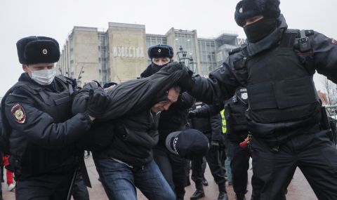 Руската полиция арестува десетки граждани, подкрепящи Навални - 1