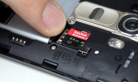Хакери атакуват смартфони през microSD картите - 1