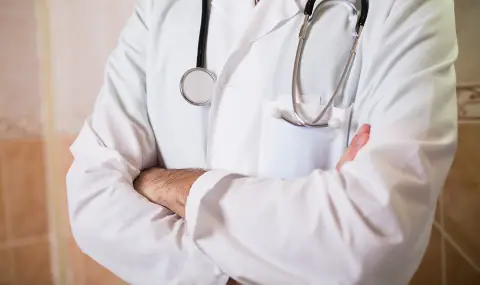 102-годишен практикуващ лекар: Пенсионирането е враг на дълголетието (СНИМКИ/ВИДЕО) - 1