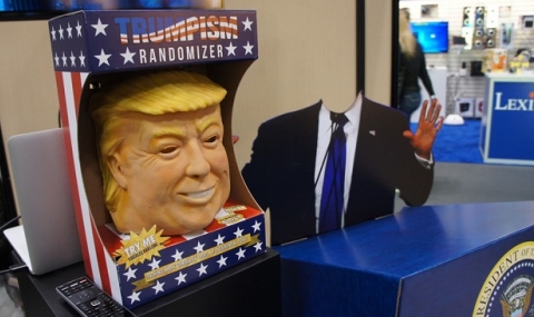Говореща маска на Тръмп се появи на изложение на играчки в Ню Йорк (ВИДЕО) - 1