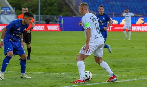 Ludogorets took a point from Levski with one man less  - 1