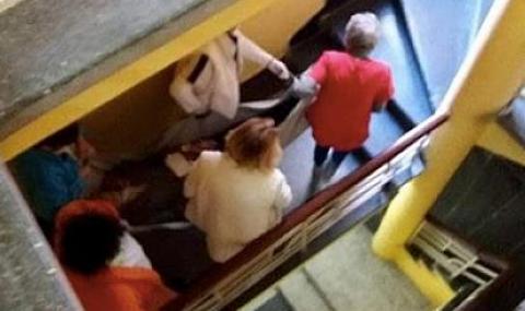 В ямболската болница носят пациентите на ръце, а Цветанов си има асансьор - 1