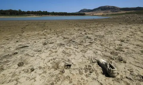 Невиждана криза на Балканите! Спадащите води на язовир предвещават воден режим в Атина  - 1