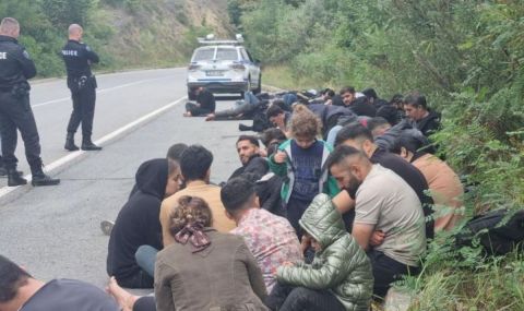 Задържаха бус със 70 незаконни мигранти на АМ "Тракия" - 1
