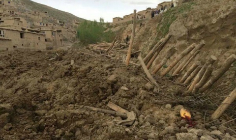 Свлачище погреба над 2000 души в Афганистан - 1
