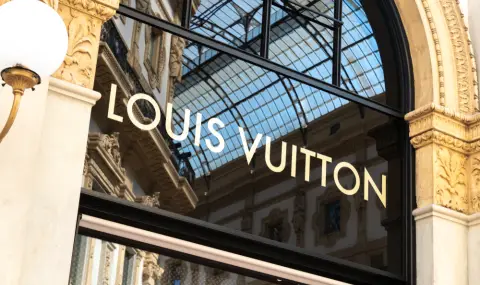 Моден скандал: Румъния обвини Louis Vuitton, че копира традиционна дреха без позволение - 1