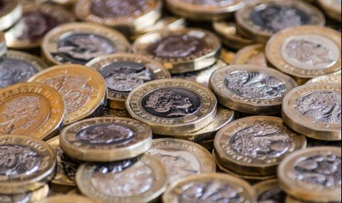 Паундът с лика на кралицата остава легално разплащателно средство - 1