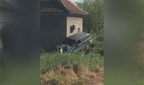 Местна жена "приземила" колата в двора в Гложене - 1