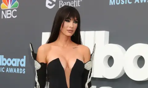 Меган Фокс показа нова порция изкусителни СНИМКИ по латексов сутиен - 1