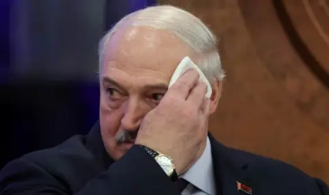 Зеленски: Жалко за Беларус, че предава суверенитета си на руснаците. Минск трябва да спре с тези игри