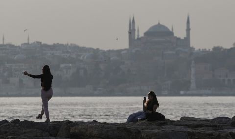 Турция планира постепенно връщане към нормалния живот - 1