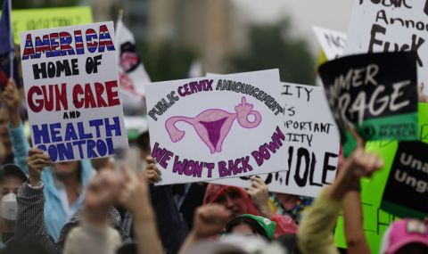 Хиляди демонстрираха в САЩ в защита на правото на аборт - 1