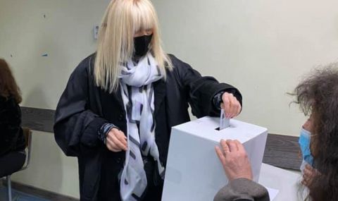 Лили Иванова отиде да гласува и получи голяма изненада - 1