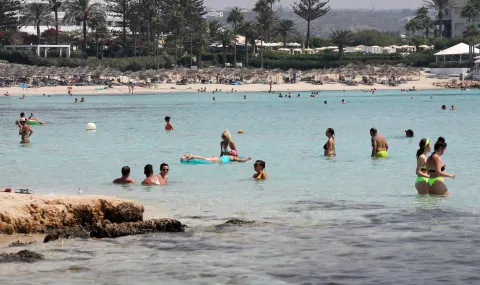 A passenger ship bound for Turkey capsized near Cyprus - 1