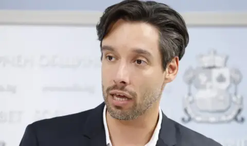 "Спаси София": Моделът Пеевски-Борисов беше заметен на боклука, но не прибирайте метлите си, българи - 1