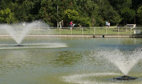 Слънчево и горещо, слаб дъжд в Западна България - 1