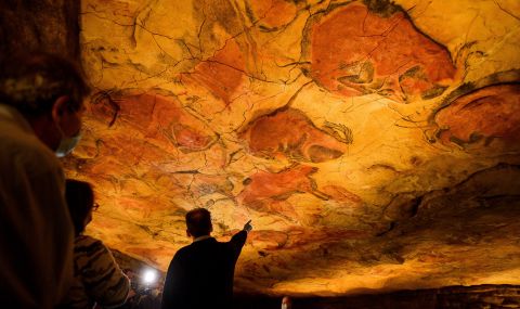Откриха повече от 200 праисторически пещерни рисунки на 24 000 години в Испания (СНИМКИ) - 1