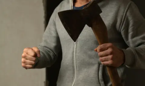 71-годишен от Лом удари с брадва по главата друг мъж - 1