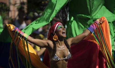 Шумни тържества и бляскаво шоу: Откриха карнавала в Рио (СНИМКИ) - 1