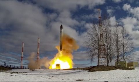 Владимир Путин обеща: Русия ще постави на бойно дежурство междуконтинентални ракети последен модел "Сармат" още тази година - 1
