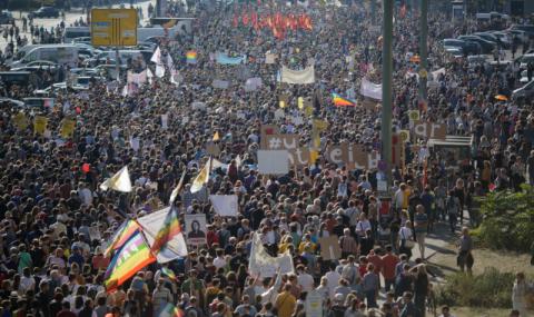 Десетки хиляди на крак в Берлин срещу ксенофобията (СНИМКИ) - 1