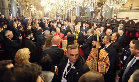 Pope Leo took off his clothes, but did not pray at the Blue Mosque in Istanbul  - 1