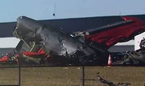 Все още не е ясно колко са жертвите при сблъсъка на двата самолета по време на авиошоу (ВИДЕО) - 1