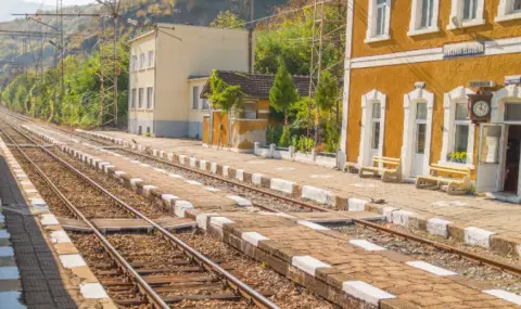 Нощният влак София-Варна тръгна със 110 минути закъснение заради инцидент в района на Елисейна - 1