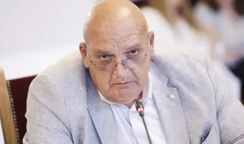 Д-р Брънзалов: Подкрепяме младите лекари, но да не стане така ученикът да взима повече от учителя си - 1