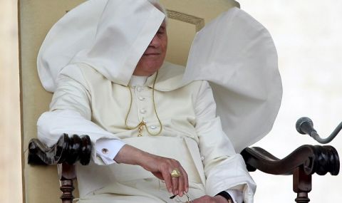 Папа Франциск за втори път предстоятелства кръстния ход на Разпети петък без публика - 1