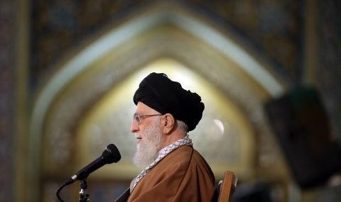 Напрежение! Протестиращи в Иран скандираха срещу върховния лидер аятолах Али Хаменей - 1