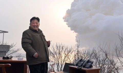 Пхенян изстреля балистична ракета преди срещата на върха между Южна Корея и Япония - 1