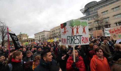 Хиляди в защита на климата в Германия - 1