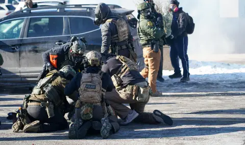 Съдия в САЩ блокира опита на администрацията на Тръмп да отнеме статута на 8400 мигранти - 1