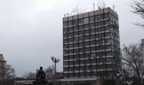 Реновирането на партийния дом в Пловдив предизвика скандал - 1