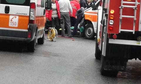 Тежка катастрофа с петима ранени блокира обходен път на Пловдив - 1