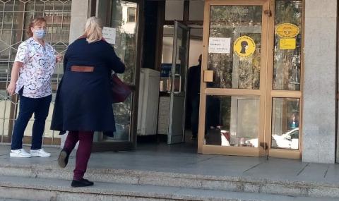 Възрастна жена е издъхнала пред лекарски кабинет в София - 1