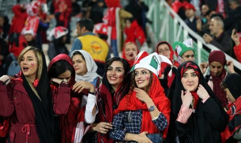 Иран громи с 14:0, пуснаха жени на стадиона - 1