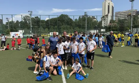 Първият футболен турнир „Купата на кмета“ се превърна в истински спортен празник за децата от район „Възраждане“ - 1